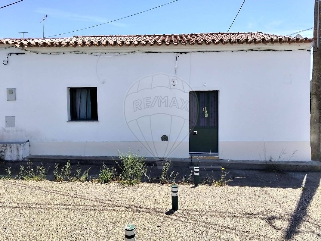 Moradia - Vila Nova de São Bento e Vale de Vargo, Serpa, Beja