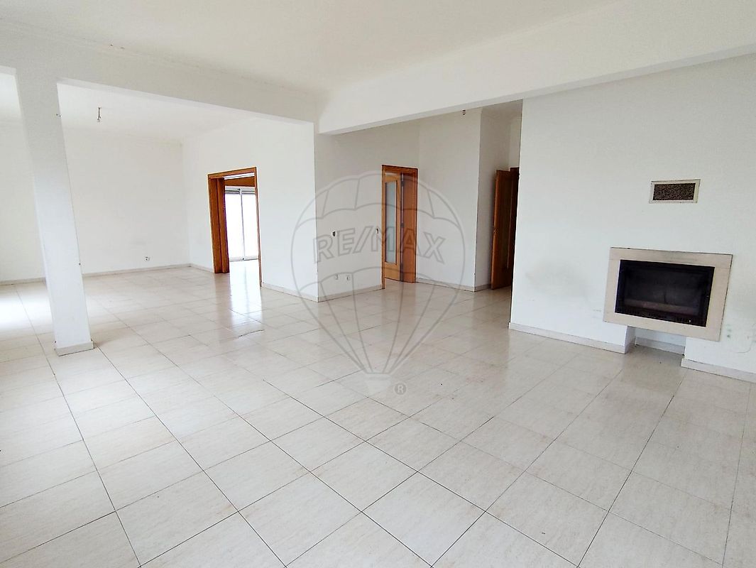 Apartamento T4 à venda em Azambuja