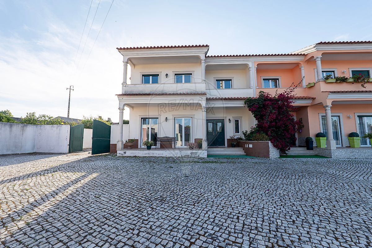 Moradia T4 para venda