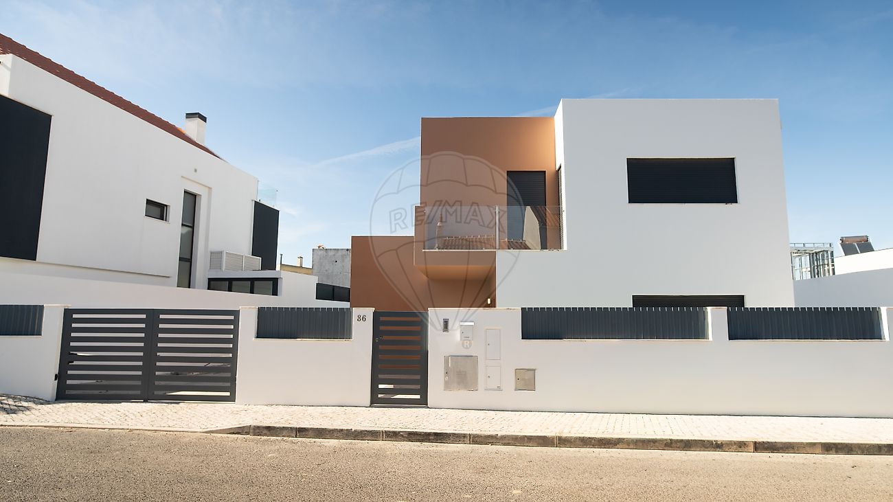 Moradia T5 em São domingos de Rana, €1.099.000