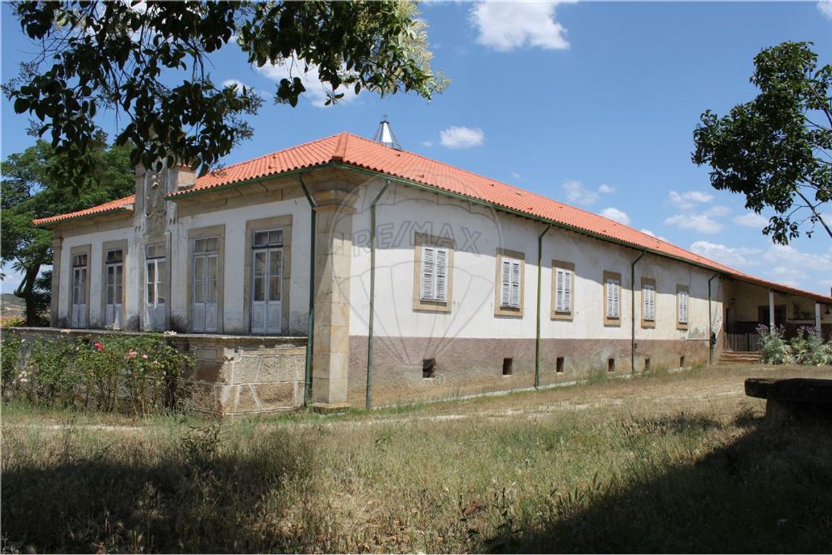 Moradia T7 para venda