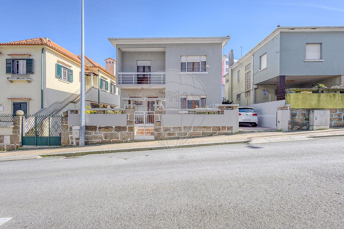Moradia T5 à venda em Vila Nova de Gaia
