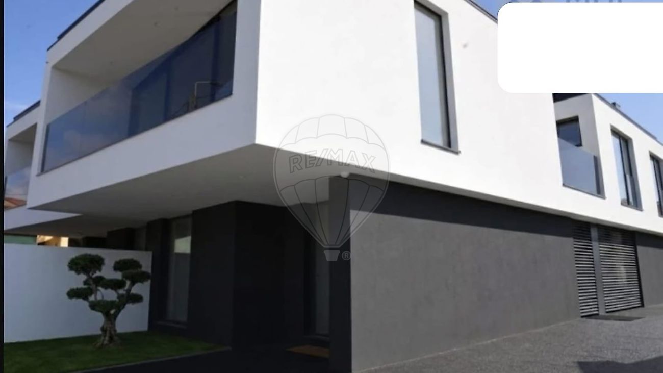 Apartamento T4 à venda em Vila Nova de Gaia