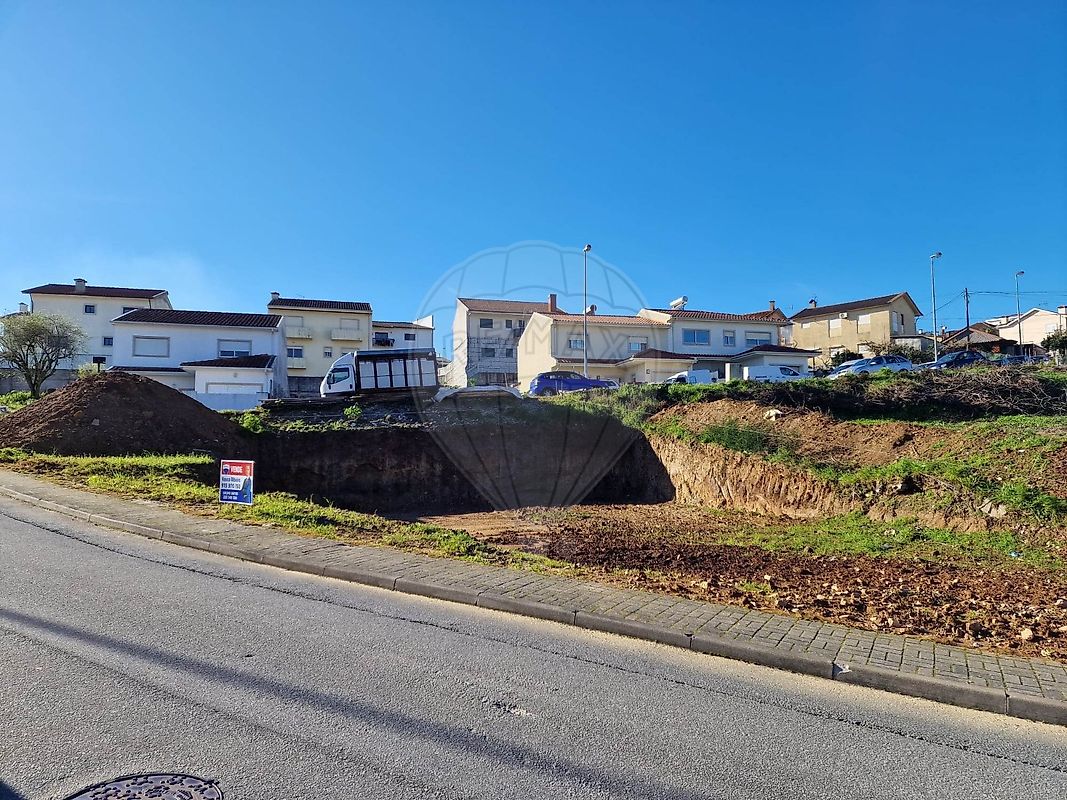 Land for sale in Felgueiras, Portugal — €73,500