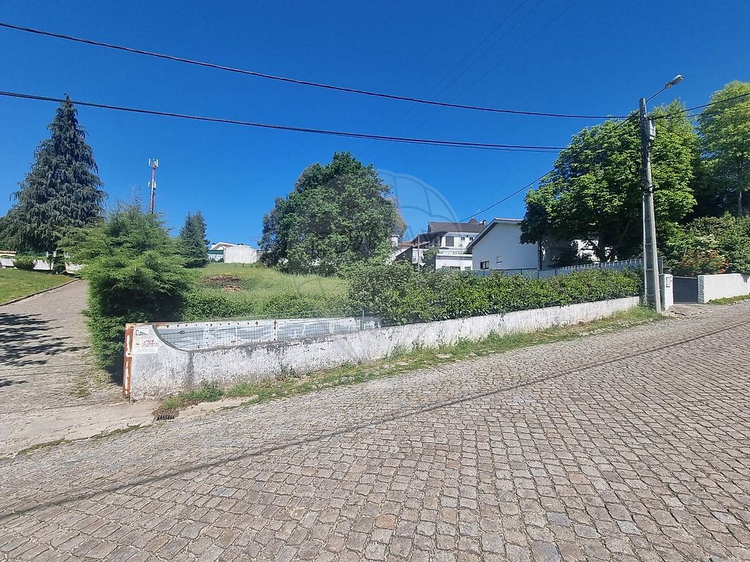 Land for sale in Felgueiras, Portugal — €71,000