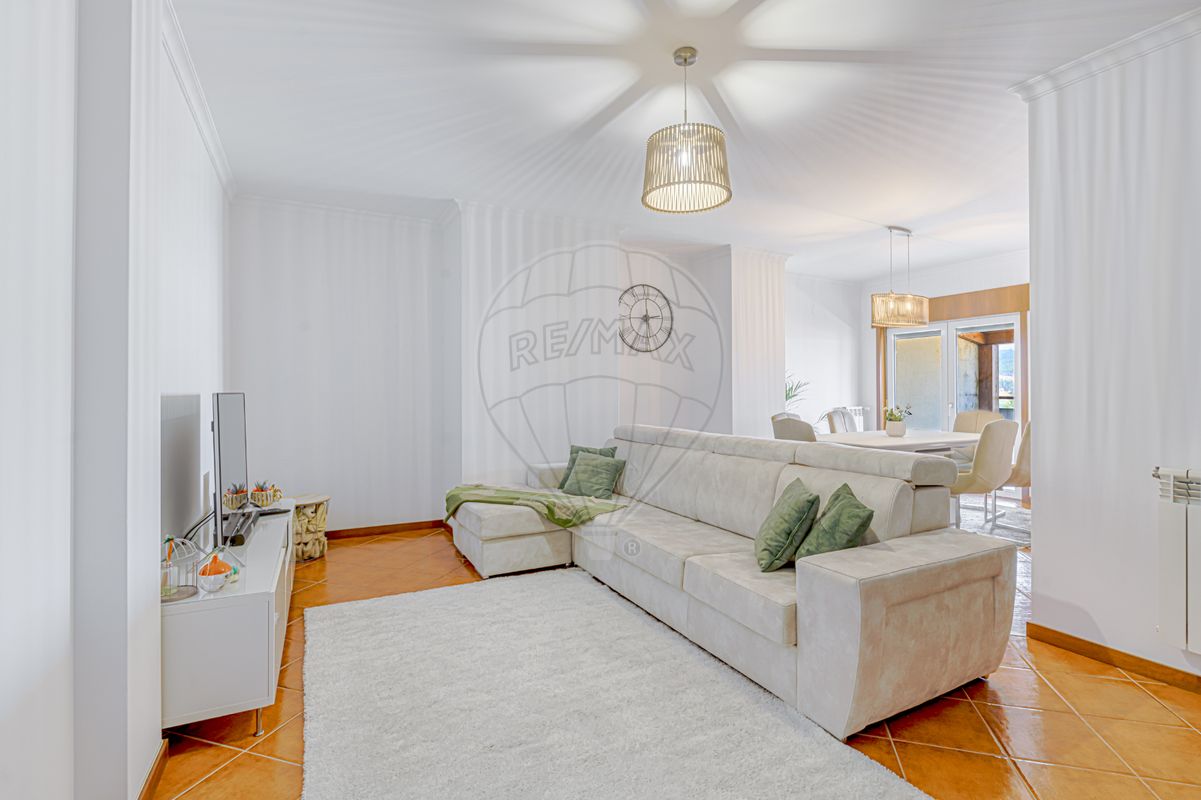 listing 125071035-215 picture-0
