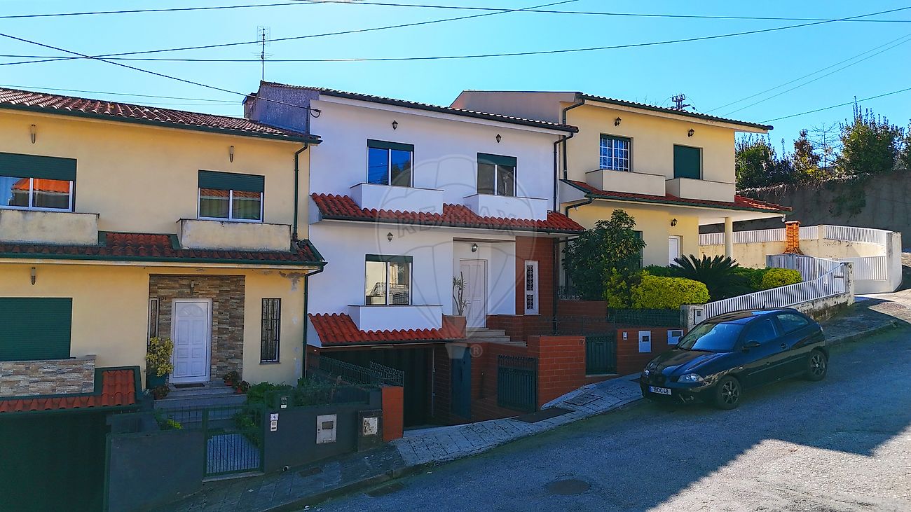 Moradia T4 à venda em Felgueiras