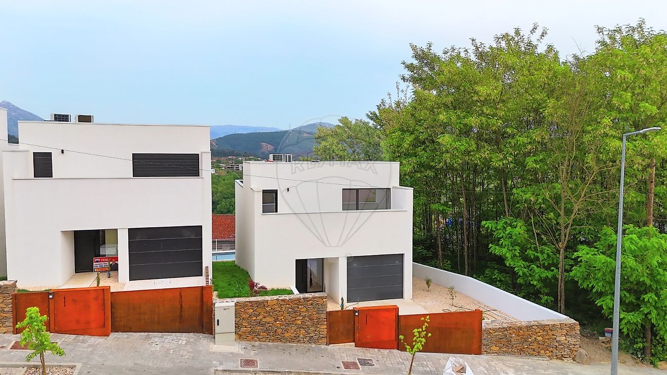 Moradia - Britelo, Gémeos e Ourilhe, Celorico de Basto, Braga