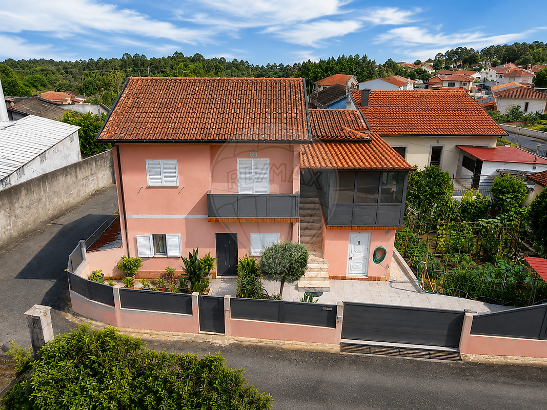 Apartamento T4 à venda em Felgueiras