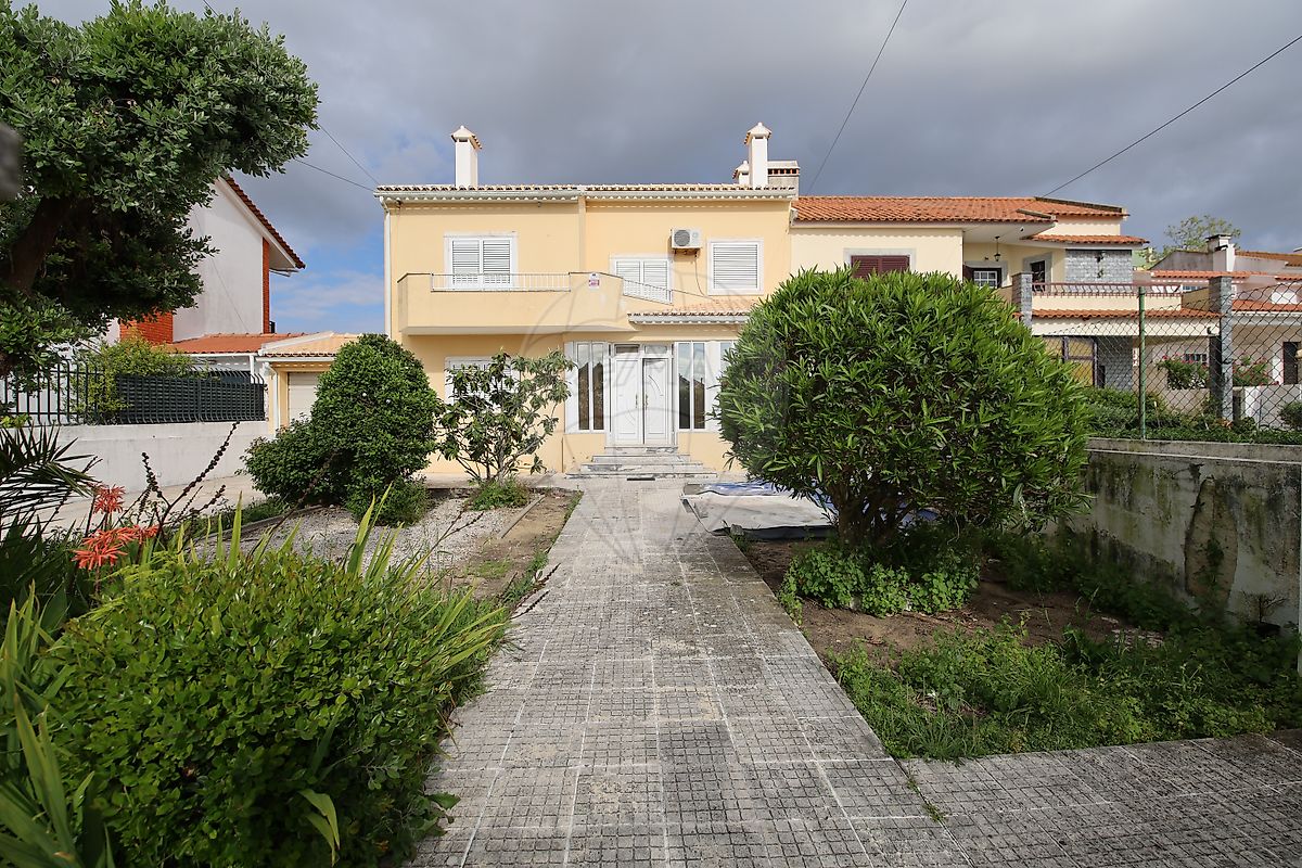 Moradia T4 à venda em Almada