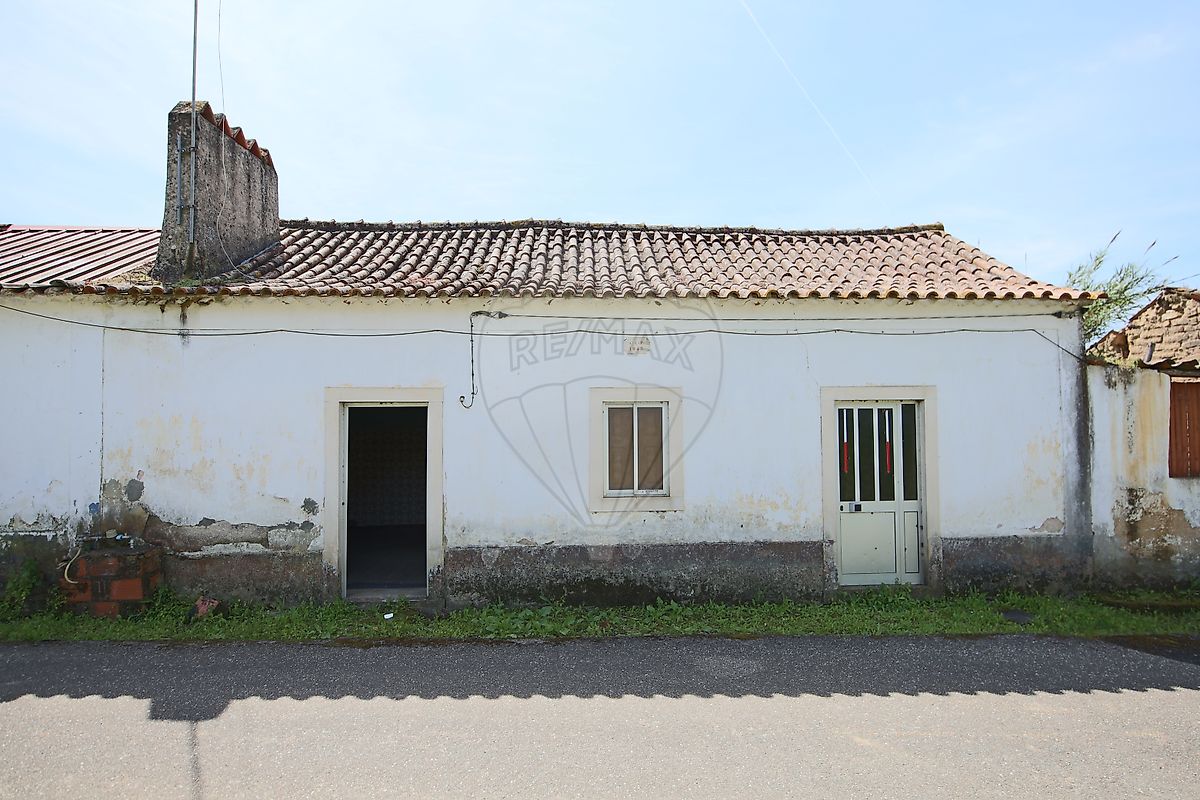 Moradia - Outeiro da Cortiçada e Arruda dos Pisões, Rio Maior, Santarém