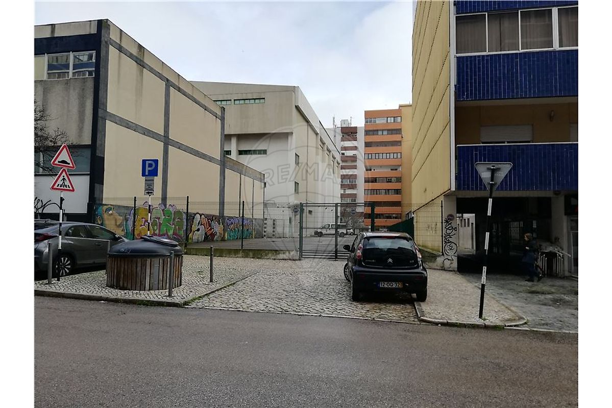 Land for sale in Almada, Portugal — €480,000