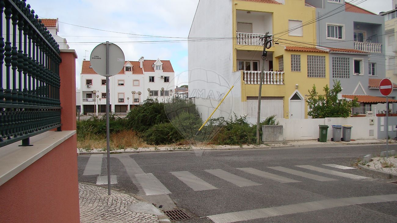 Land for sale in Almada, Portugal — €90,000