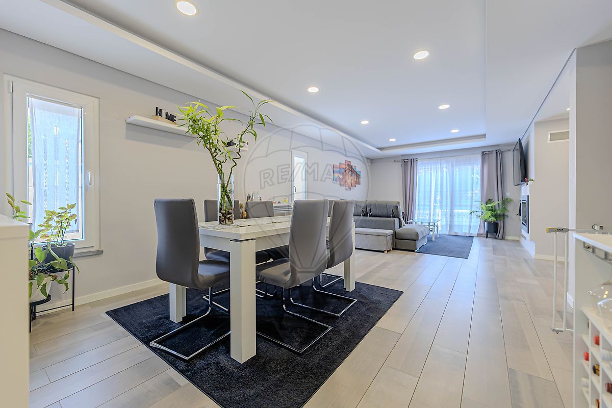 Apartamento T3 à venda em Seixal