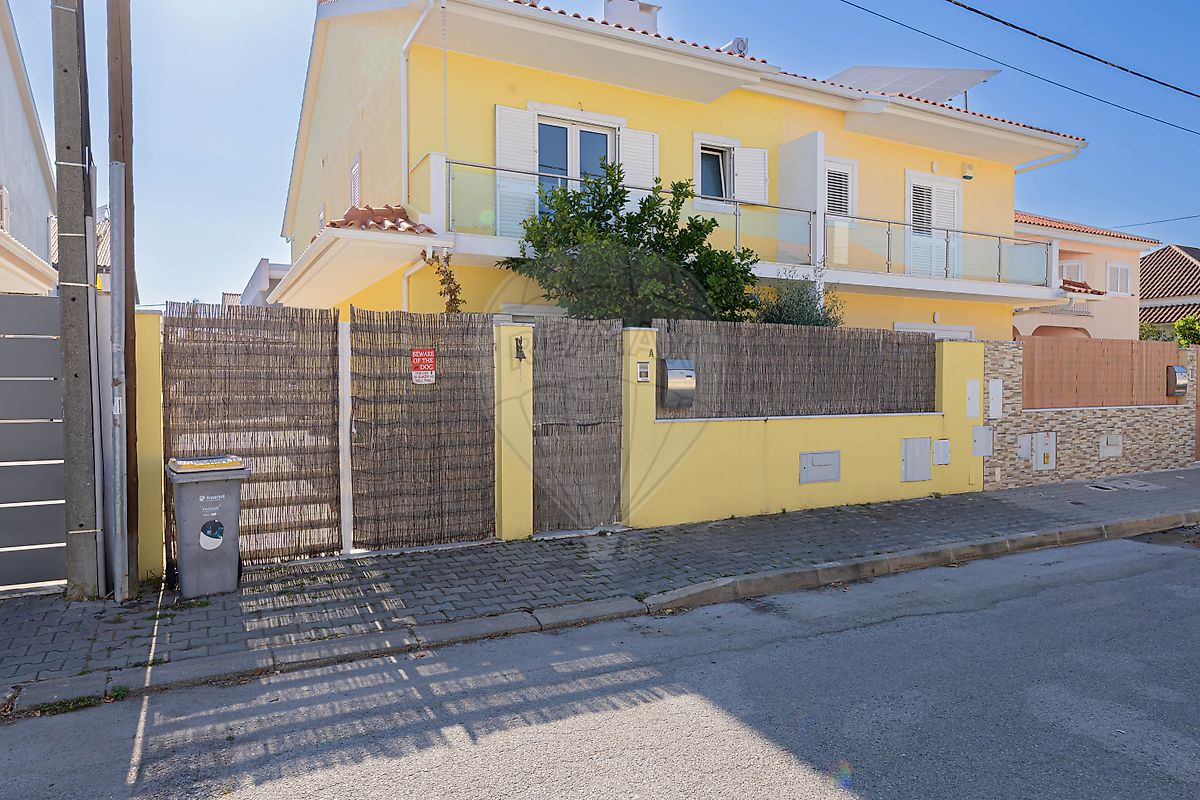 Apartamento T4 à venda em Seixal