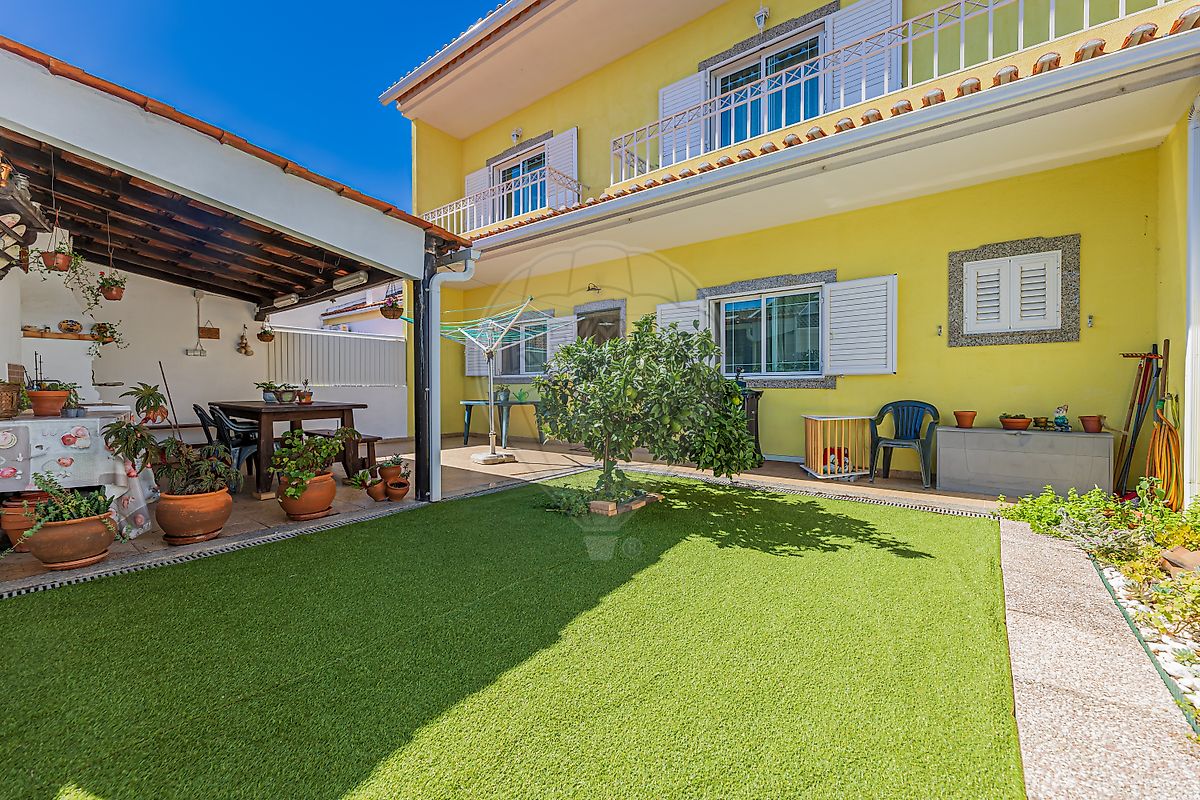 Apartamento T5 à venda em Seixal