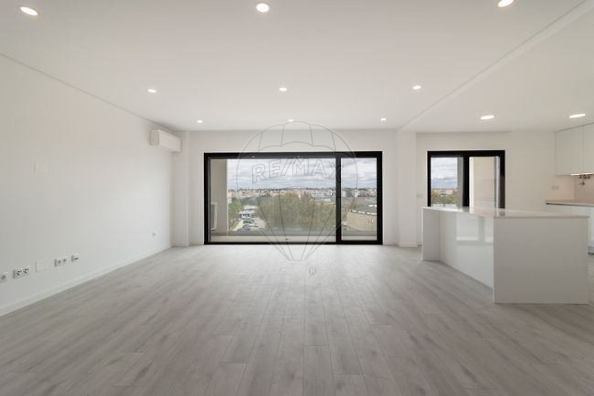Duplex T5 à venda em Montijo