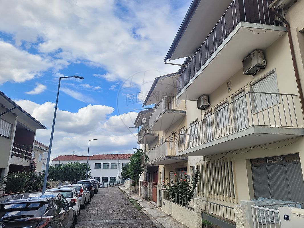 Moradia T5 à venda em Torre de Moncorvo, €185.000