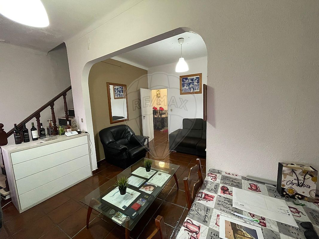 Moradia T2 em São Facundo e Vale das Mós, €95.000