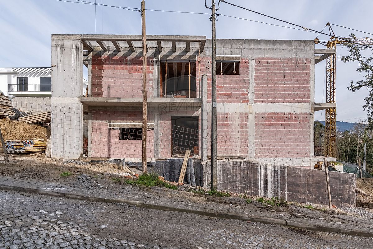 Moradia T4 à venda em Santa Lucrécia de Algeriz e Navarra, Braga — foto 16