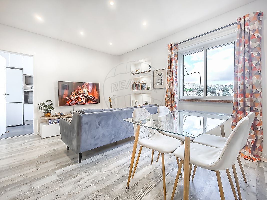 Apartamento T2 à venda em Amadora