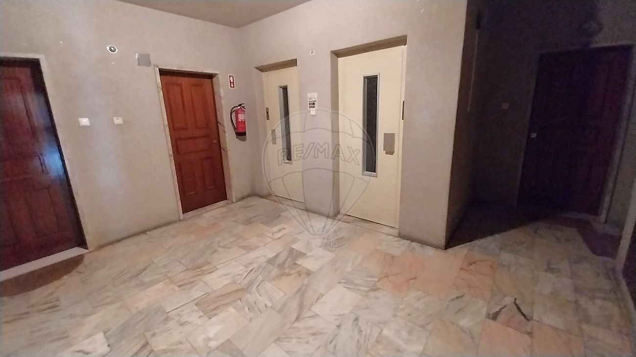 Apartamento T2 à venda em Amadora