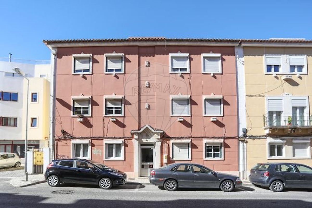 Apartamento T2 à venda em Amadora