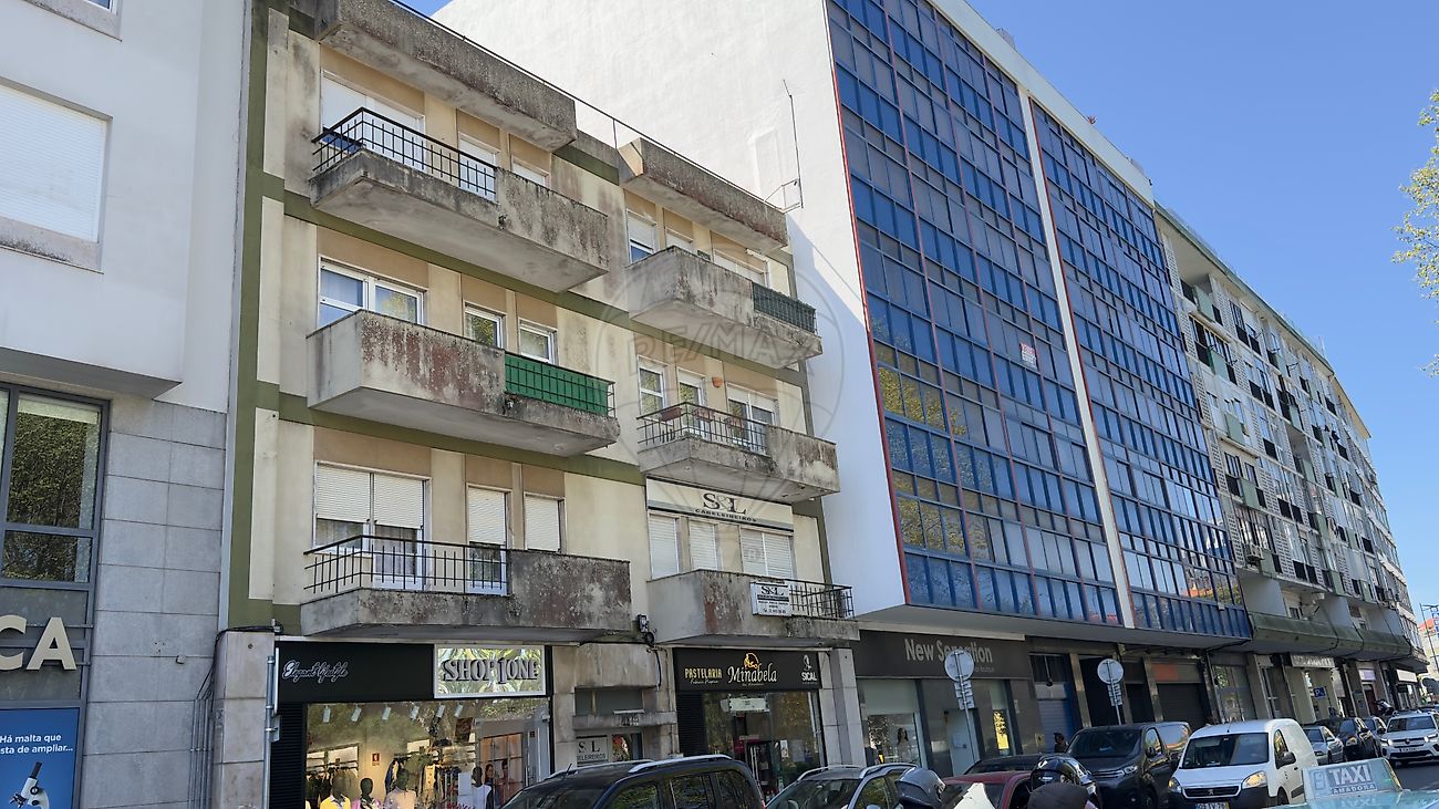 Apartamento T2 à venda em Amadora