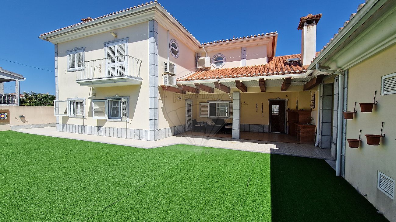 Apartamento T5 à venda em Almada