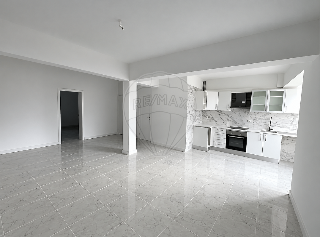 Apartamento T3 à venda em Amadora