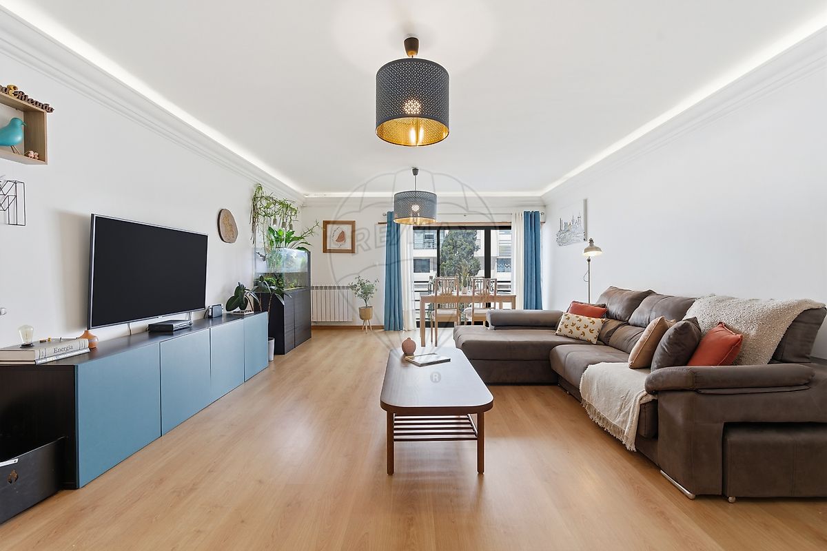 Apartamento T3 à venda em Amadora