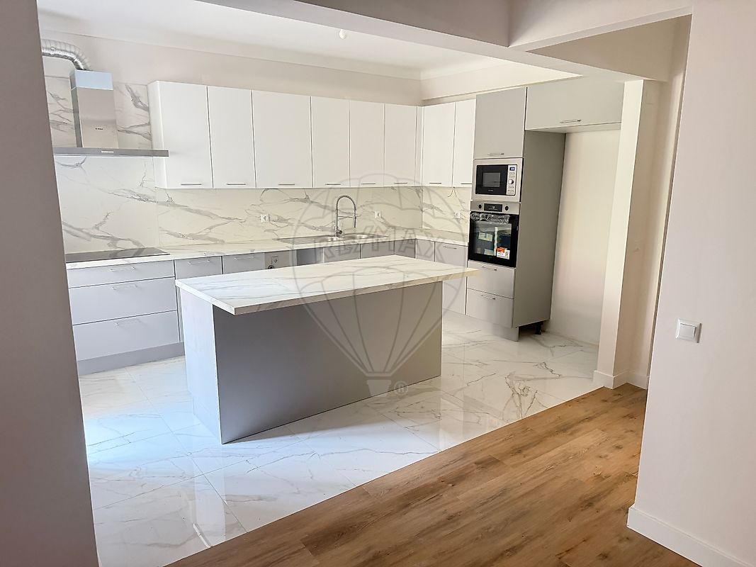 Apartamento T5 à venda em Setúbal