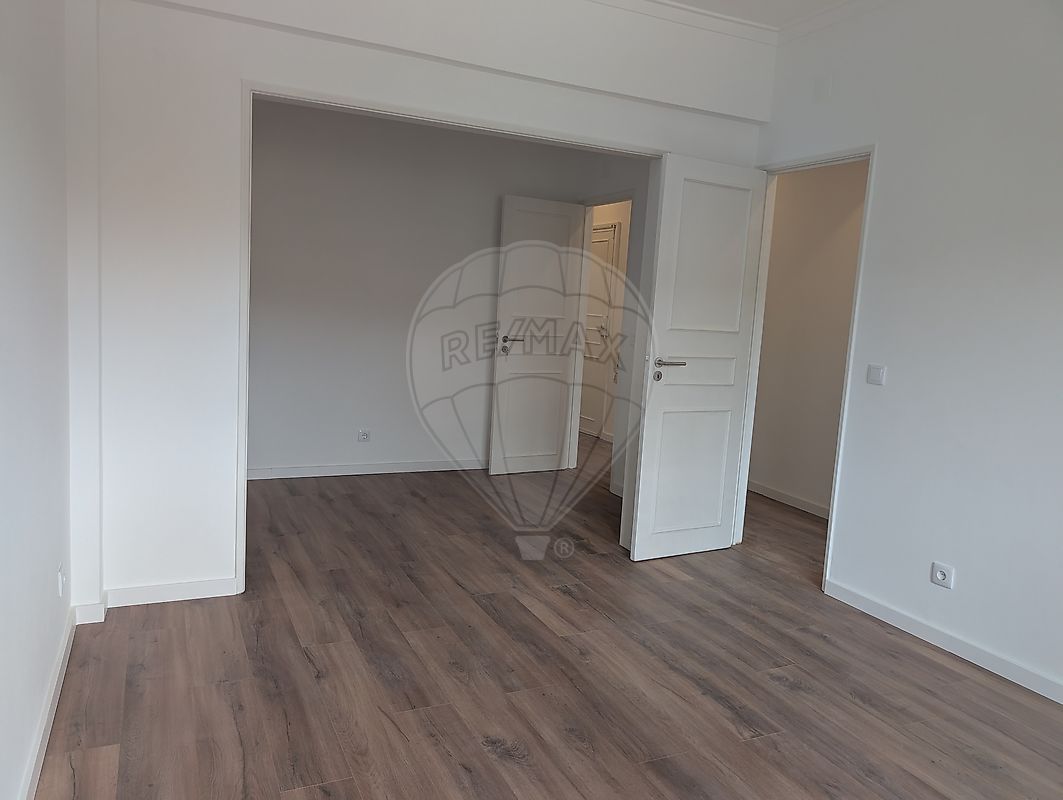 Apartamento T2 para arrendar em Odivelas