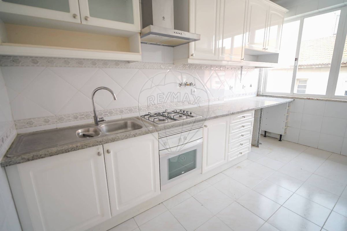 Apartamento T3 em Falagueira-Venda Nova, €289.000