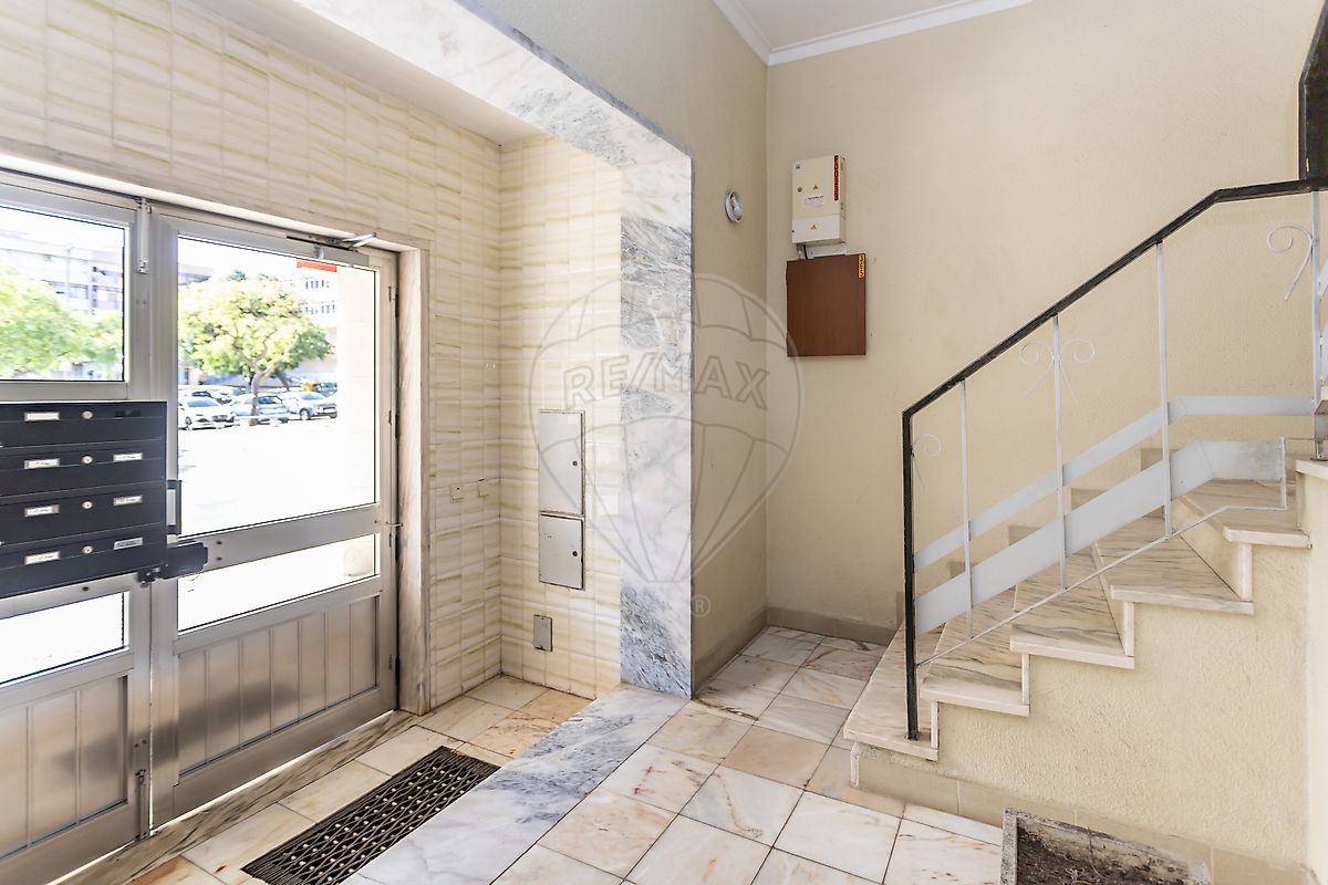 Apartamento T2 à venda em Charneca de Caparica e Sobreda, Almada — foto 2