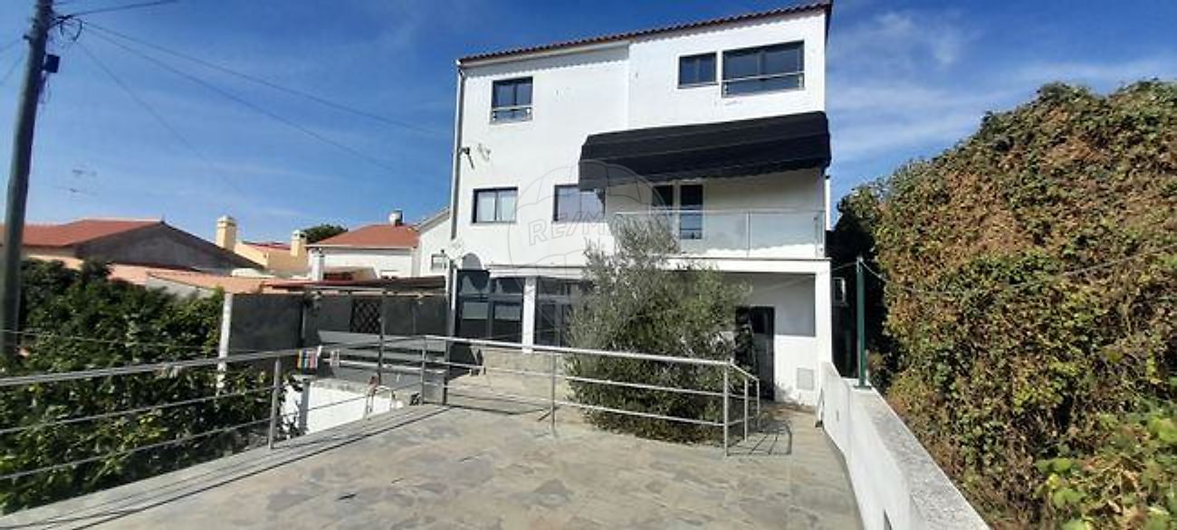 Moradia T9 para arrendar em Tomar