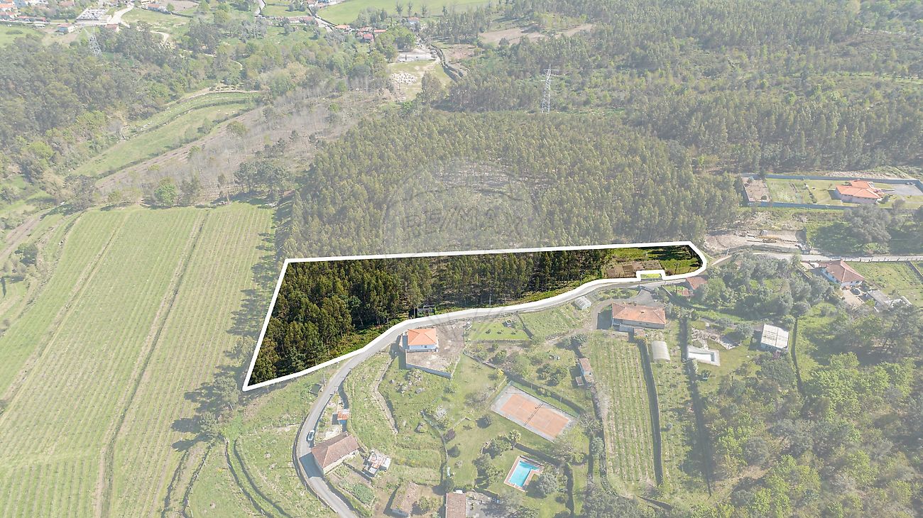 Land for sale in Póvoa de Lanhoso, Portugal — €110,000