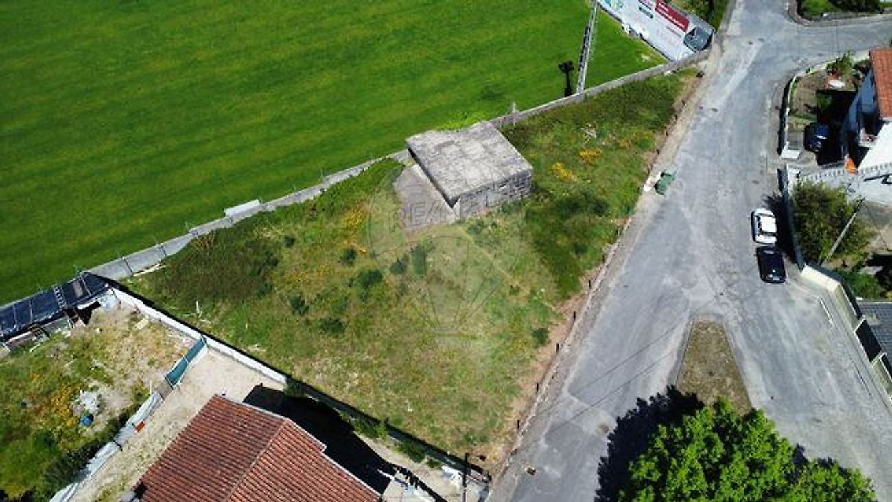 Land for sale in Póvoa de Lanhoso, Portugal — €95,000