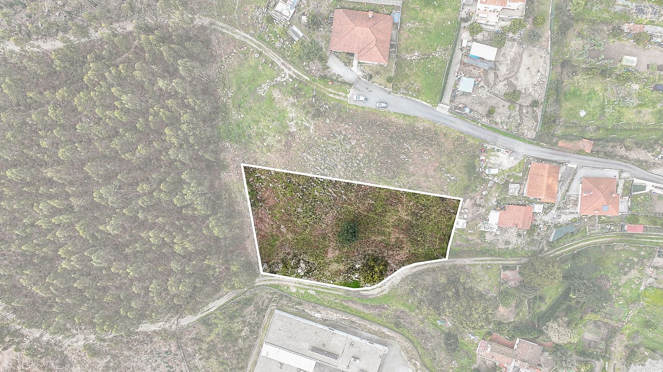 Terreno à venda em Póvoa de Lanhoso