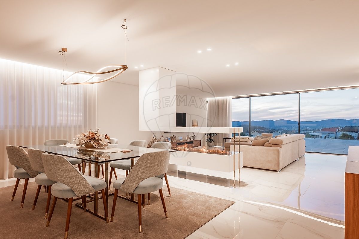 Moradia T4 para venda