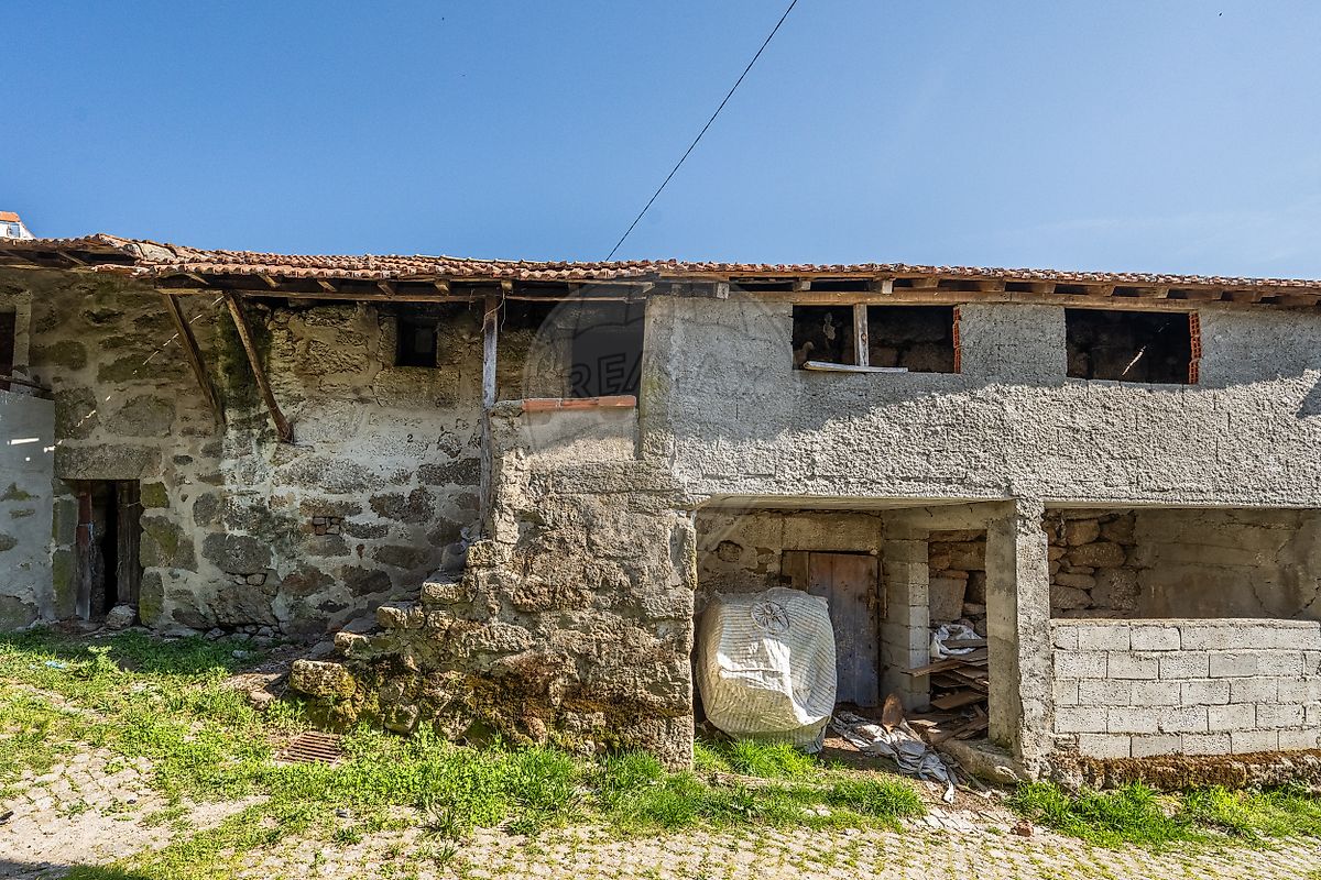 Moradia - Cambeses do Rio, Donões e Mourilhe, Montalegre, Vila Real