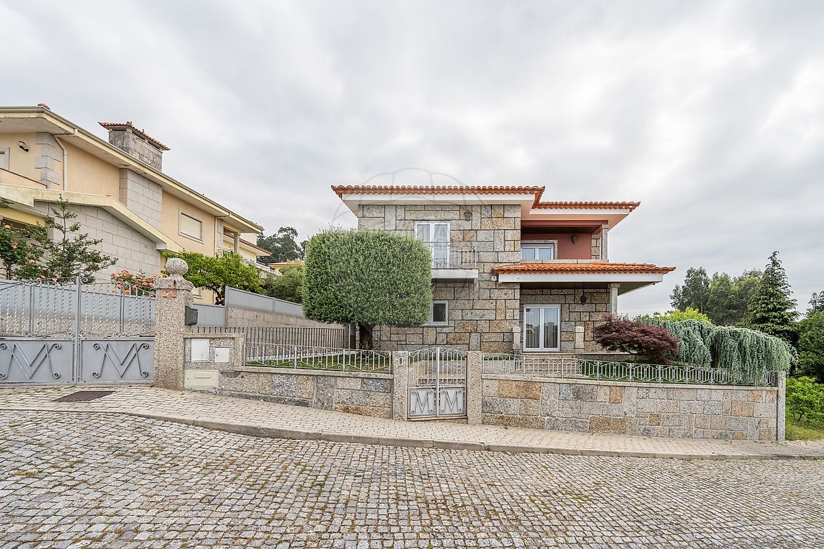Moradia - Campos e Louredo, Póvoa de Lanhoso, Braga
