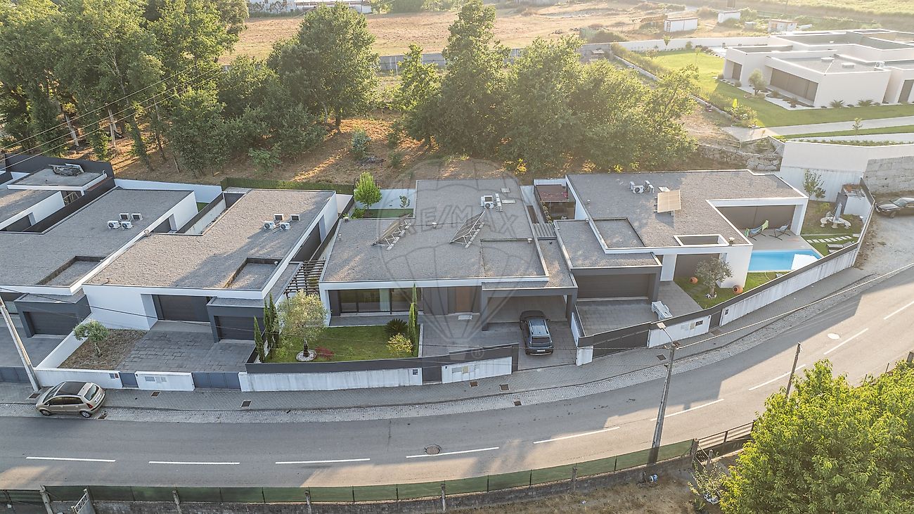 Moradia - Campos e Louredo, Póvoa de Lanhoso, Braga