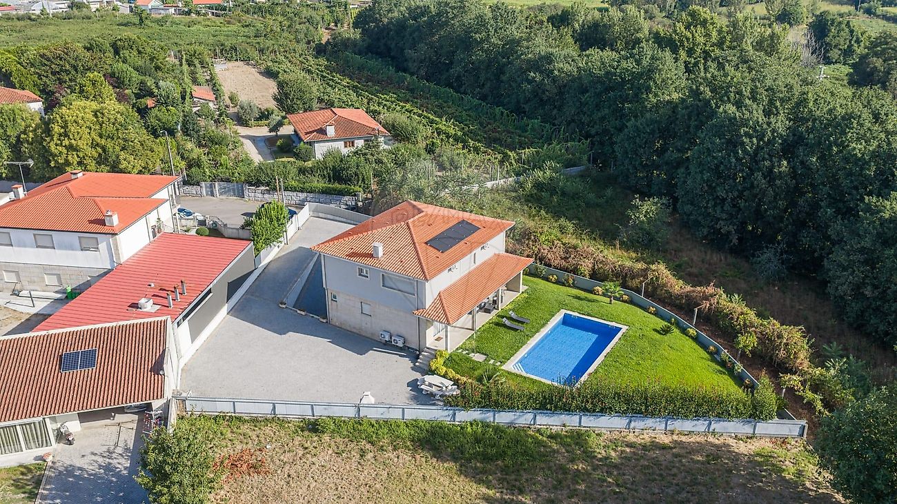Moradia T3 - Briteiros Santo Estêvão e Donim, Guimarães, Braga