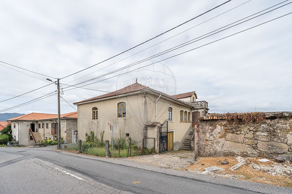 Apartamento T5 à venda em Póvoa de Lanhoso