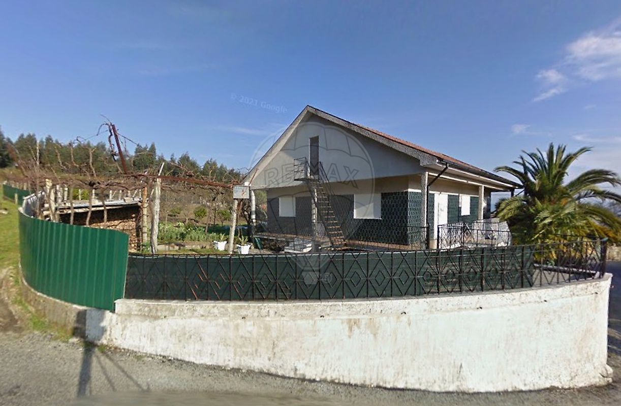 Apartamento T4 à venda em Lousada