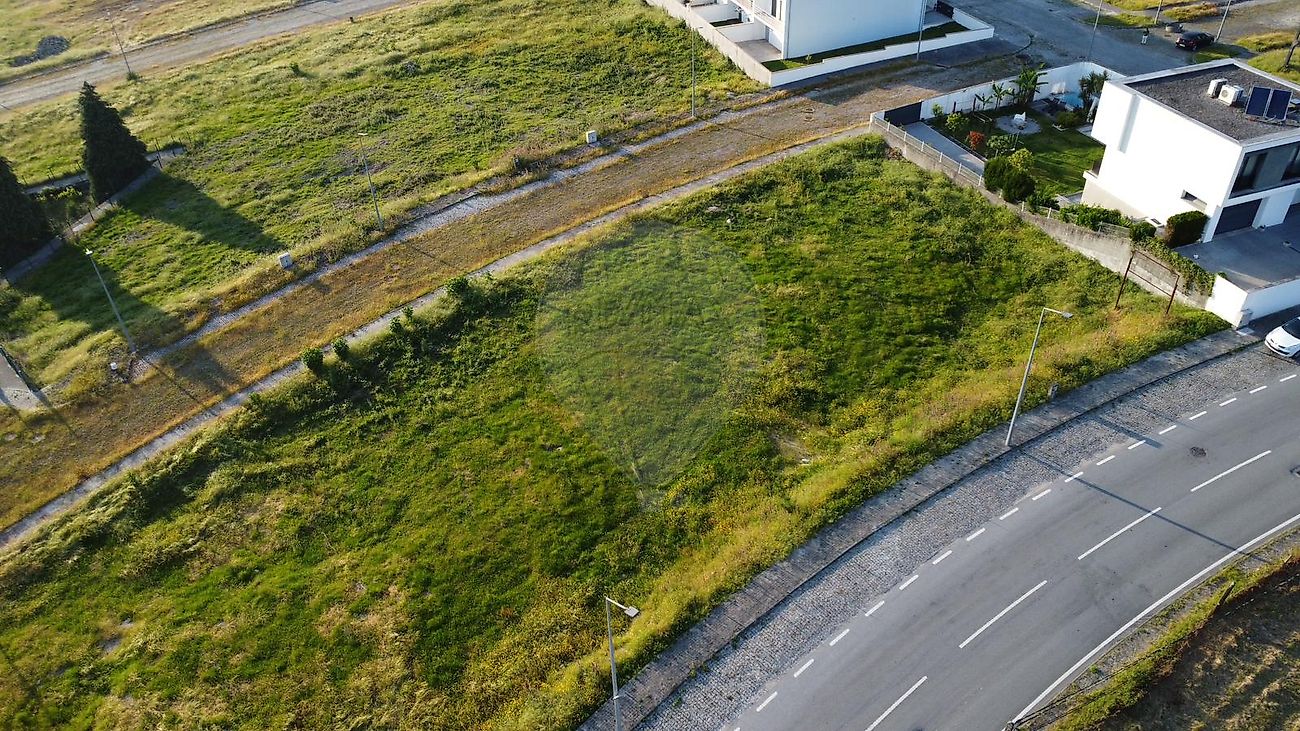 Terreno à venda em Póvoa de Lanhoso