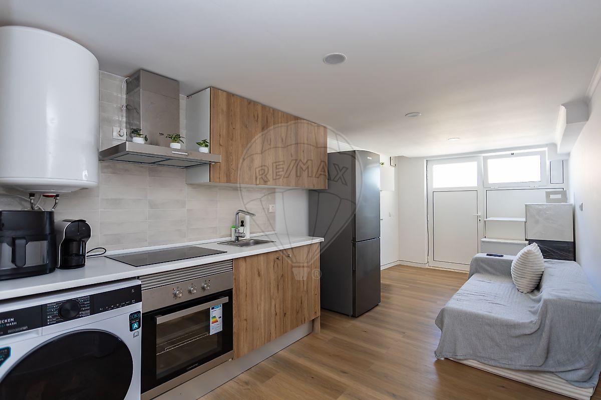 Garagem - Laranjeiro e Feijó, Almada, Setúbal
