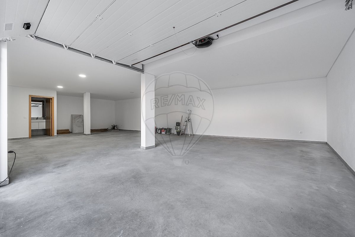 Garagem - Idães, Felgueiras, Porto