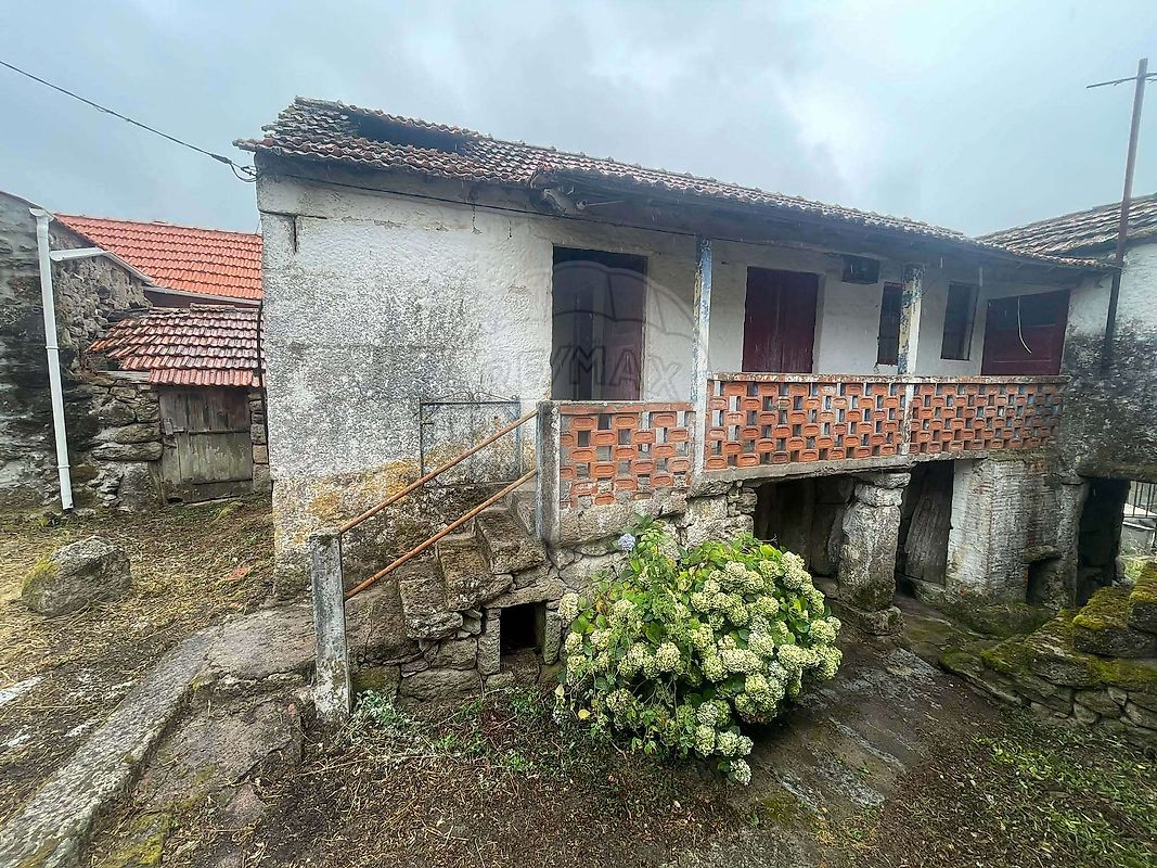 Moradia T2 à venda em Cinfães